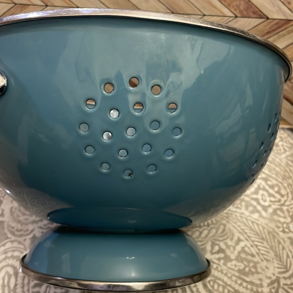 Vintage Blue Enamel metal food strainer colander. 10 x 6.5”. Farm decor - Picture 2 of 7